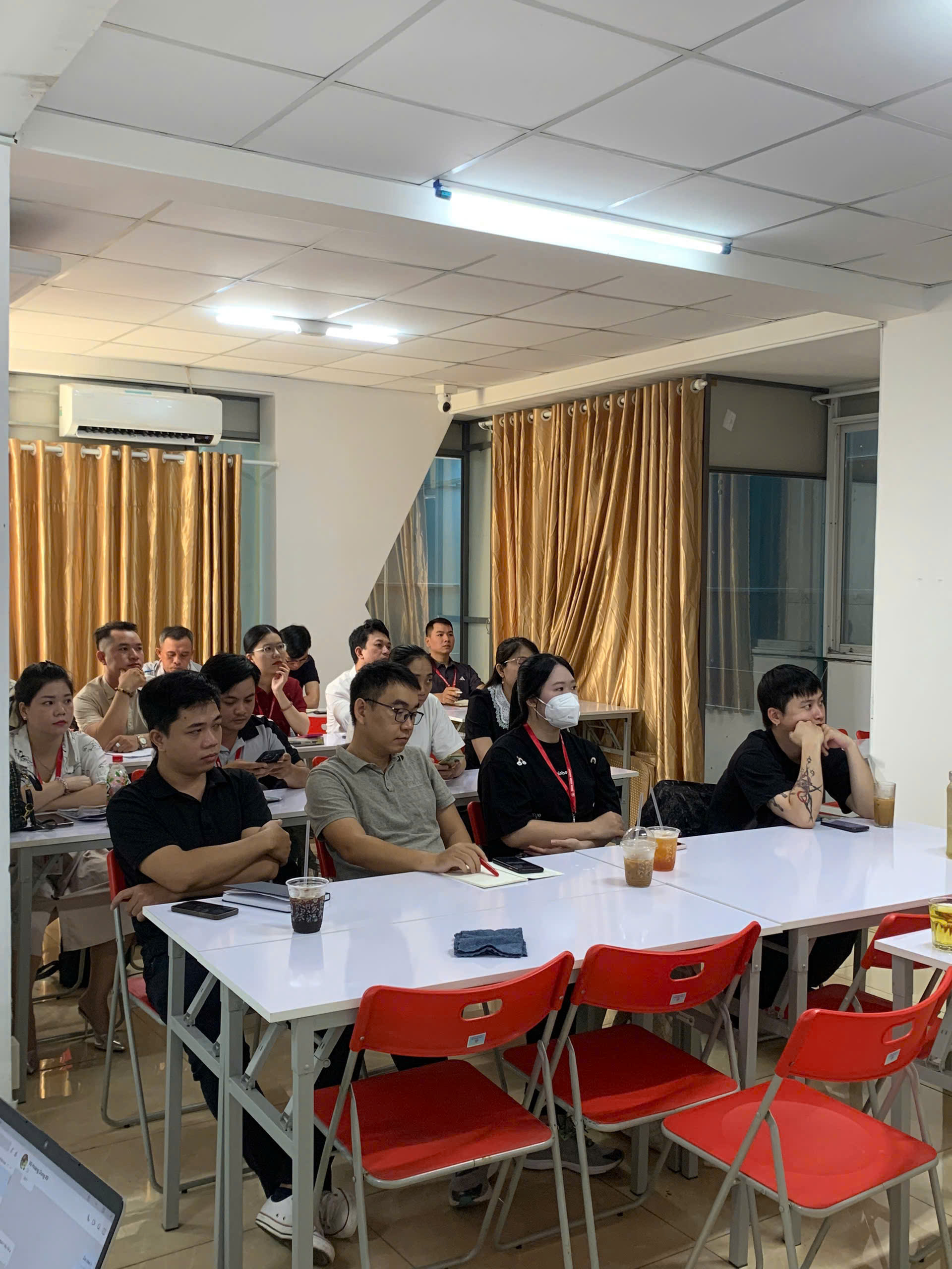 dao tao nhan vien moi