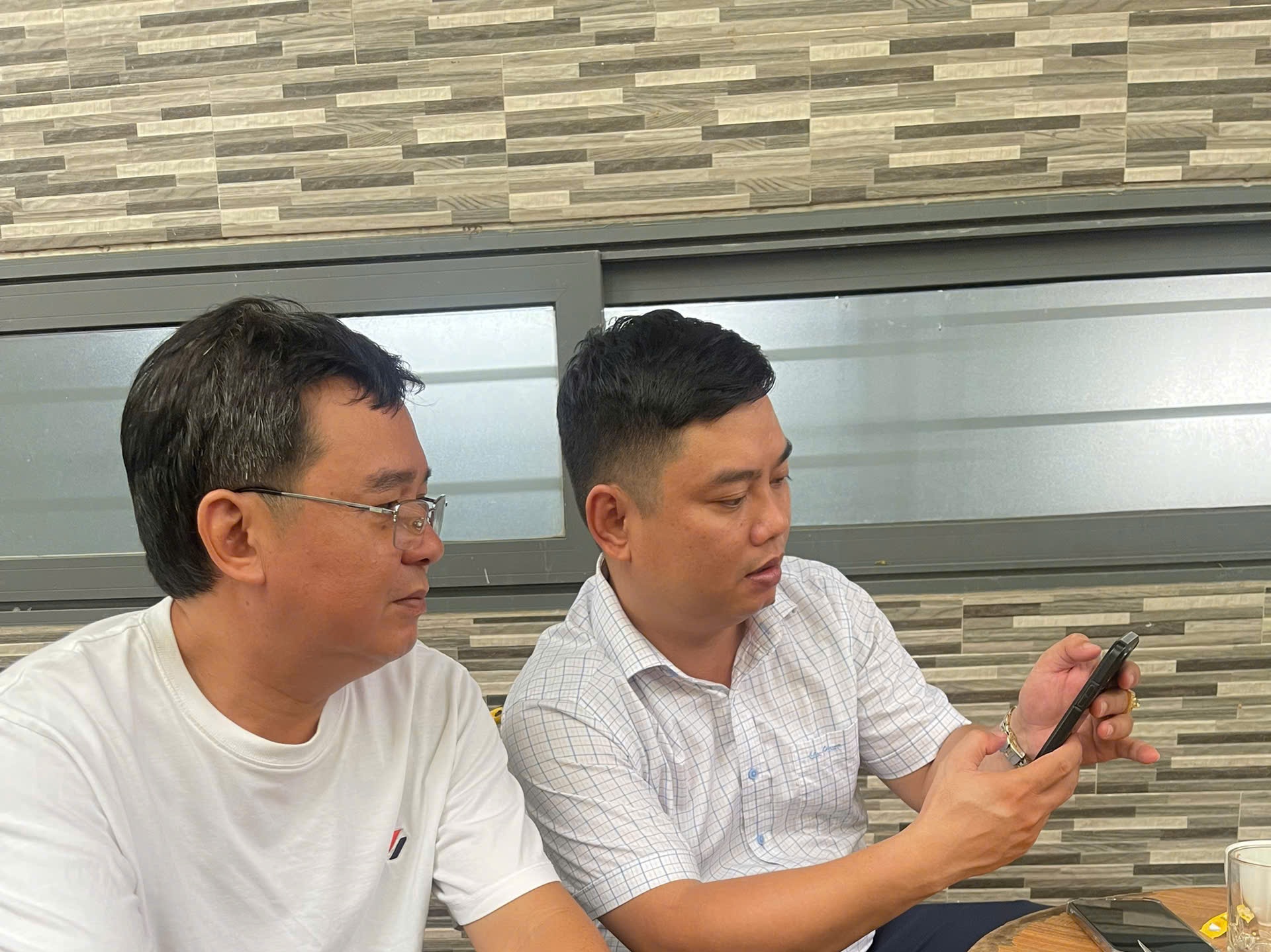 giám đốc lê văn điệp hổ trợ khách hàng